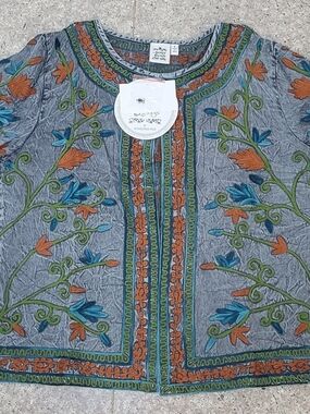 Parsley and Sage Women's Floral Embroidered Lightweight Boho Blouse Size Small